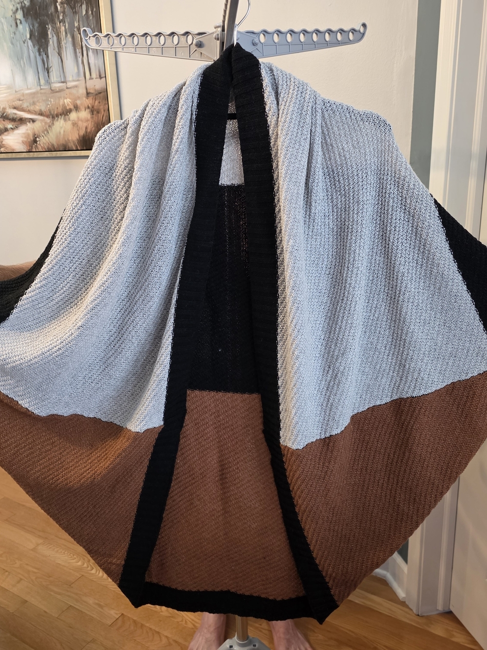 Neutral Colorblock Open-Front Wrap - Picture 4 of 6
